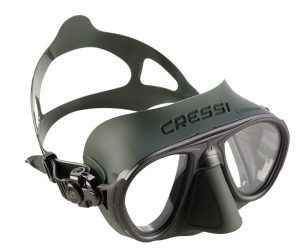 Scuba diving equipment